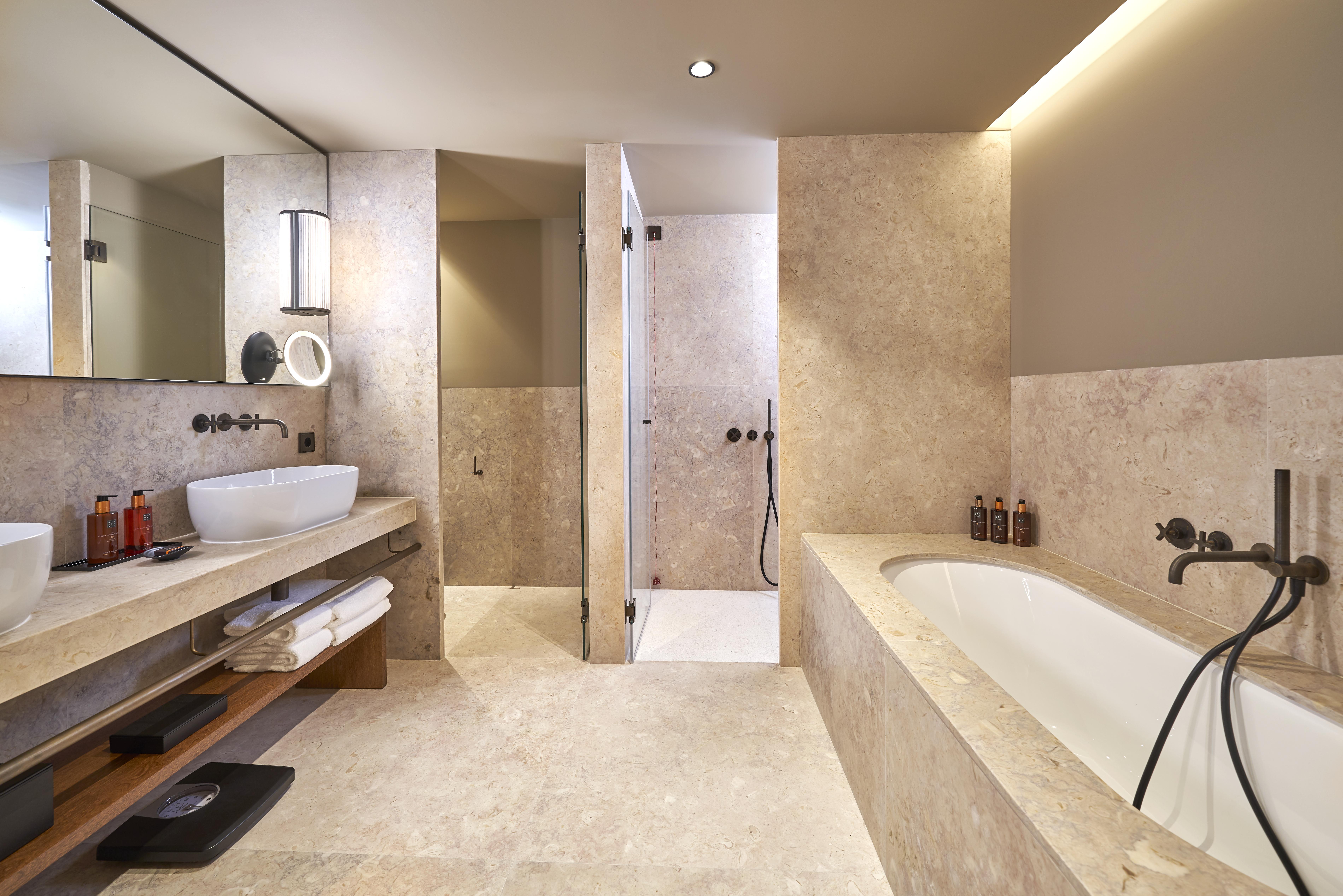 Portobay Flores Exterior photo Bathroom
