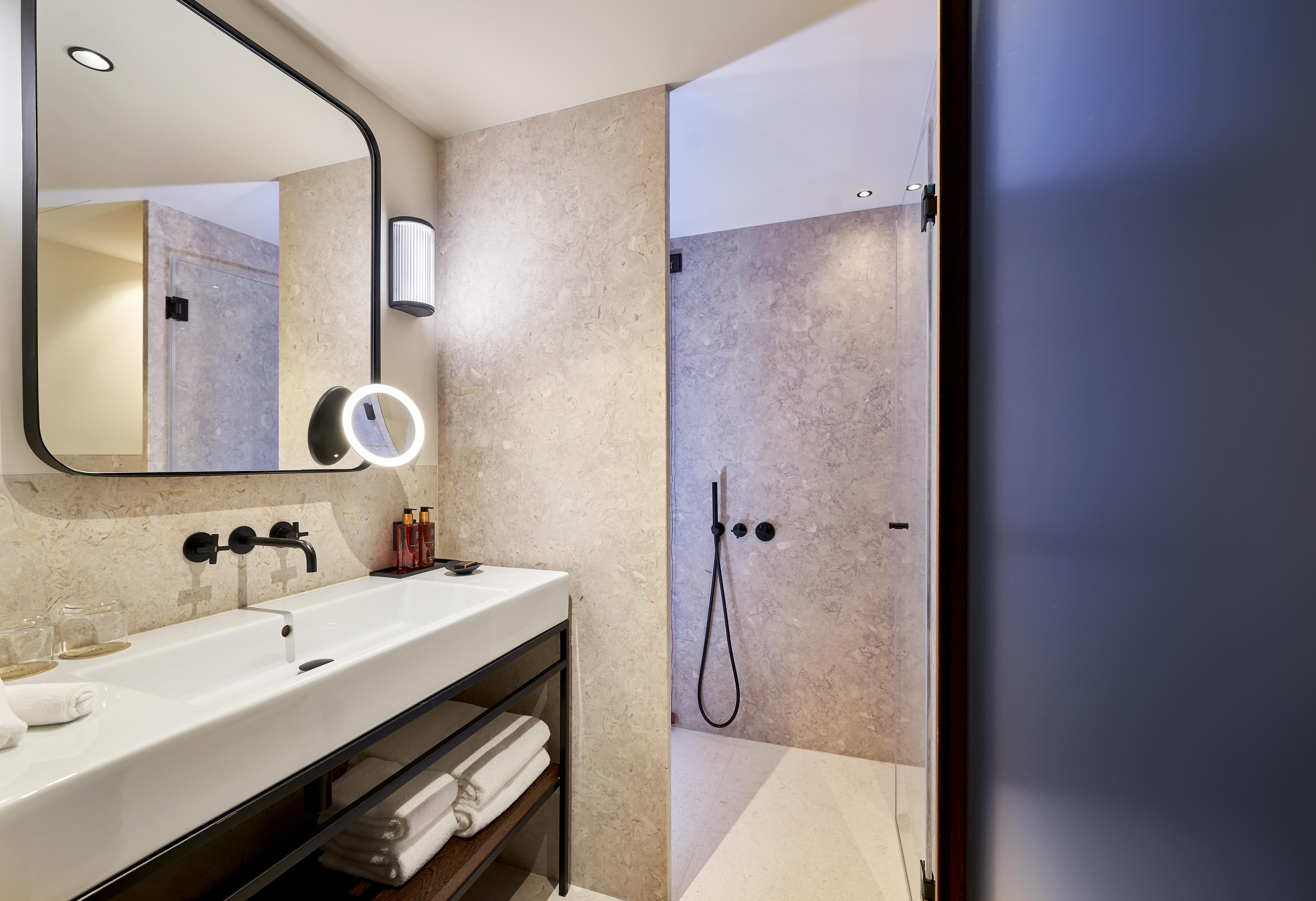 Portobay Flores Exterior photo Bathroom