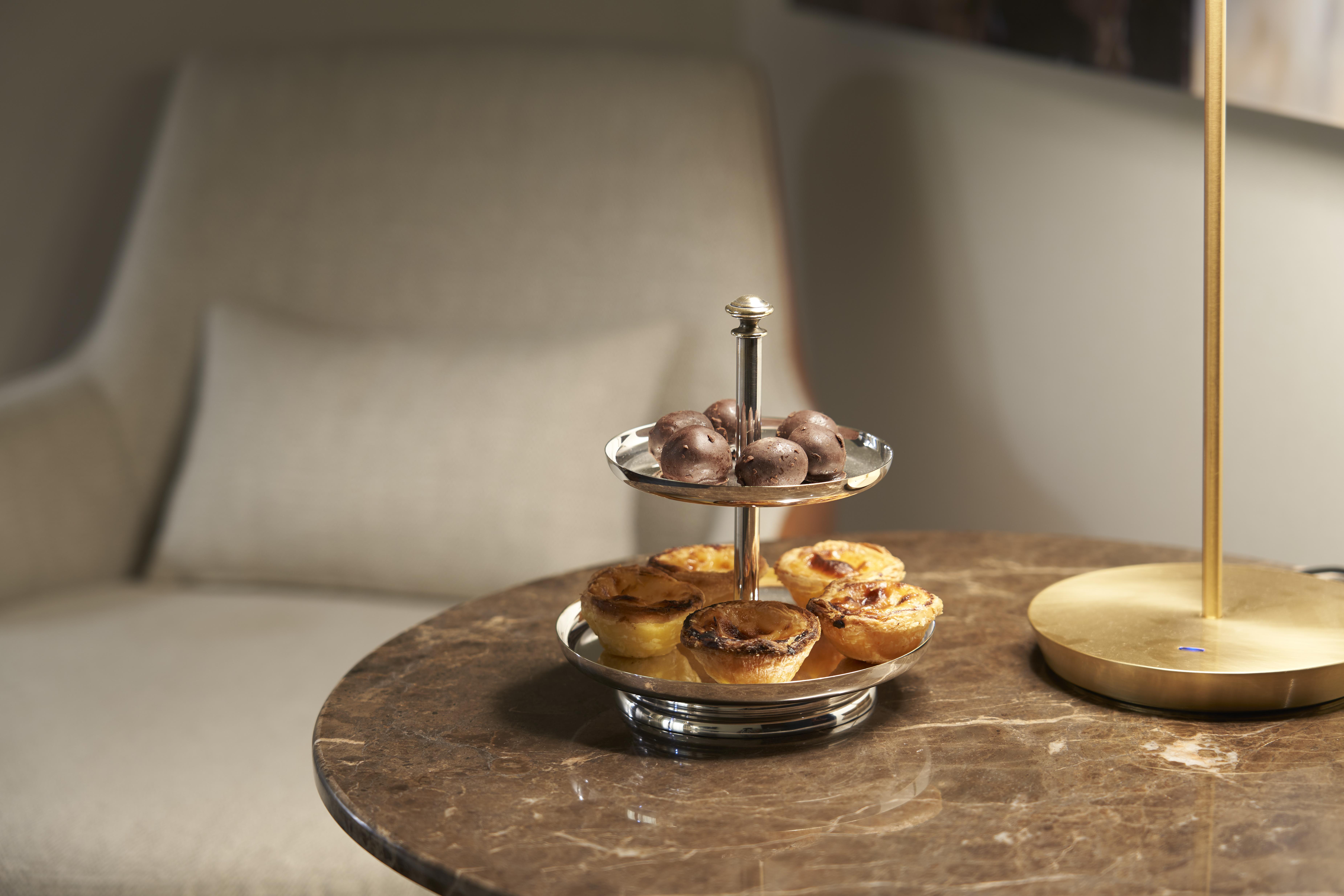 Portobay Flores Exterior photo A two-tiered serving dish